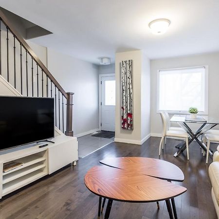 Spacious 3 Bdrm Home Near Downtown 渥太華 外观 照片