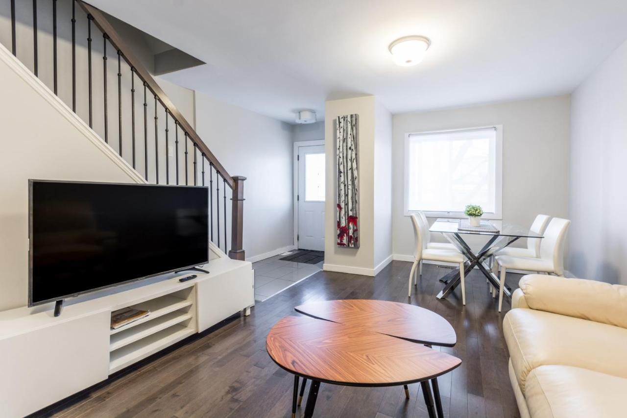 Spacious 3 Bdrm Home Near Downtown 渥太華 外观 照片
